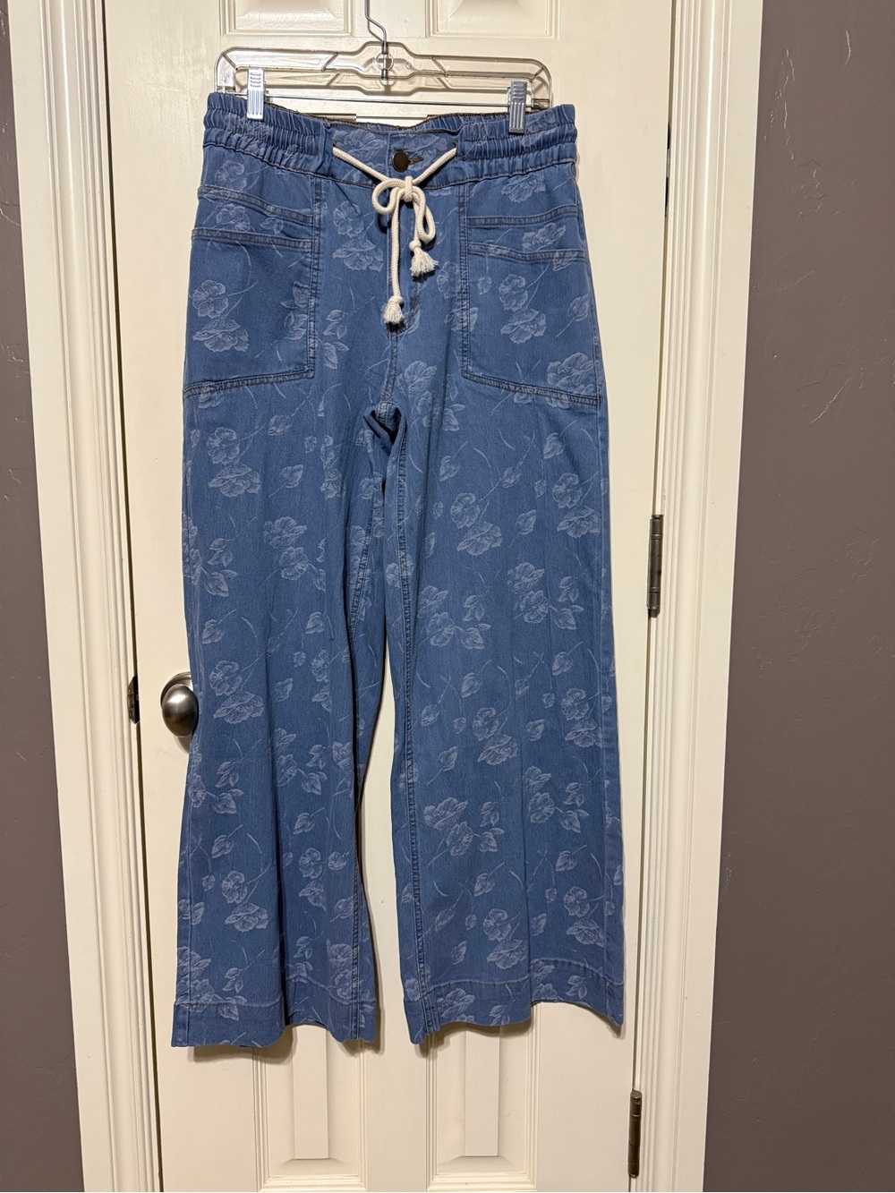 Easel NWT Blue Floral Wide-Leg Jeans